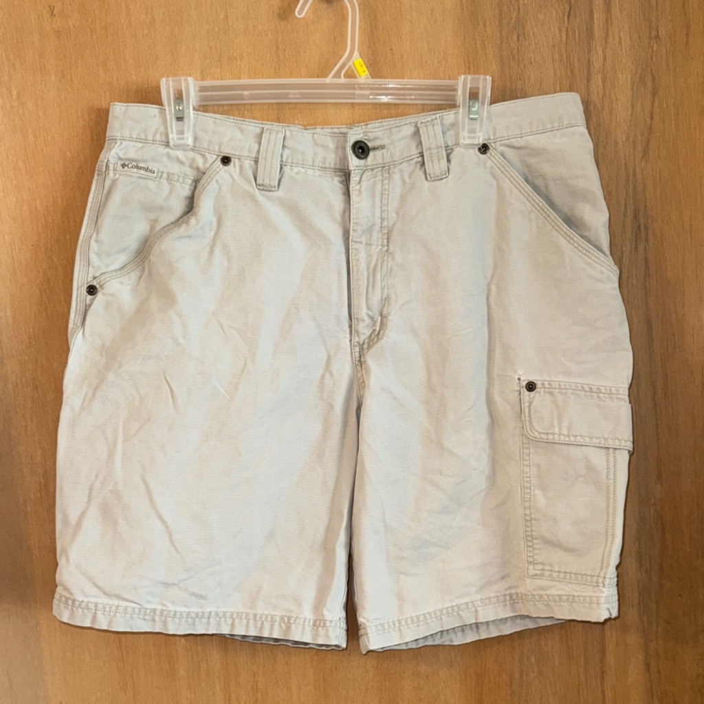 Columbia Men's Light Tan Cargo Shorts